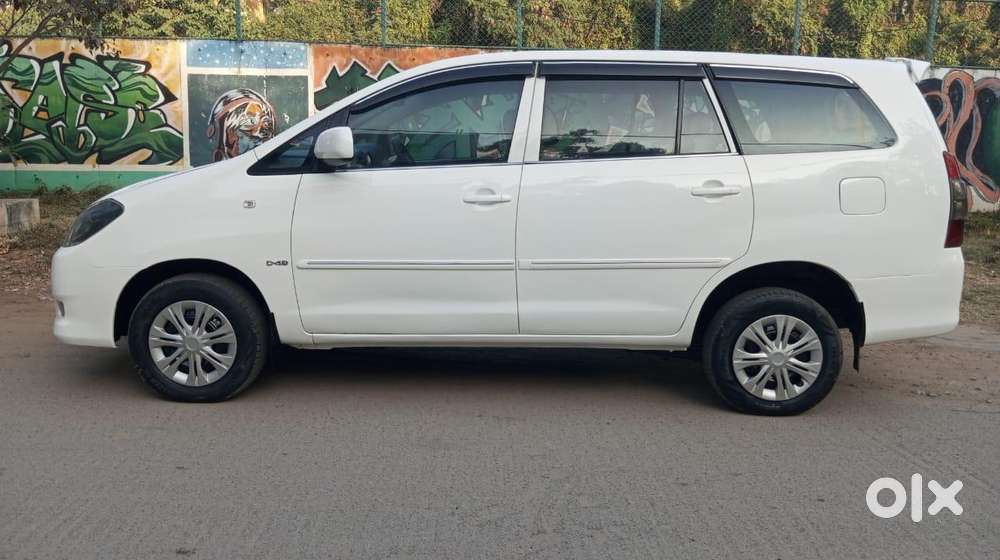 Toyota Innova 2.5 Vx 8 Seater Bs Iv, 2011, Diesel