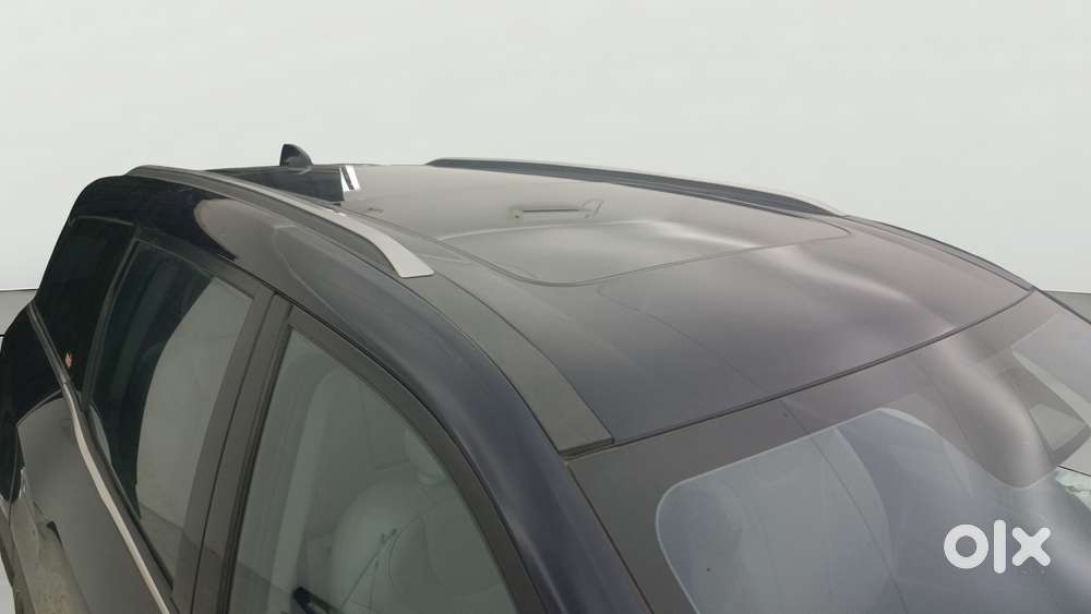 Mahindra Xuv700 2.0 Ax 7 Petrol Mt Str, 2024, Petrol