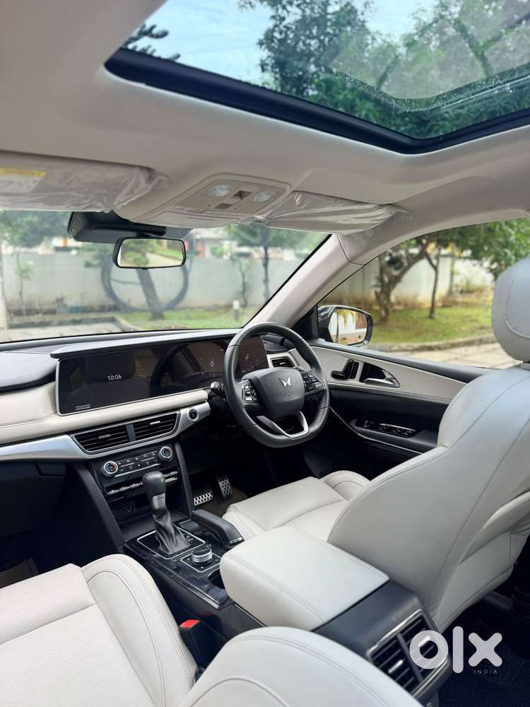 Mahindra Xuv700 2.2 Ax 7 Diesel At Str, 2024, Diesel
