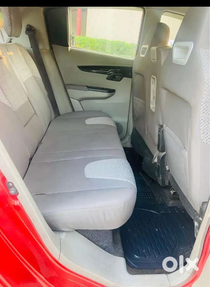 Kuv100 6 Seater K8 Top Model