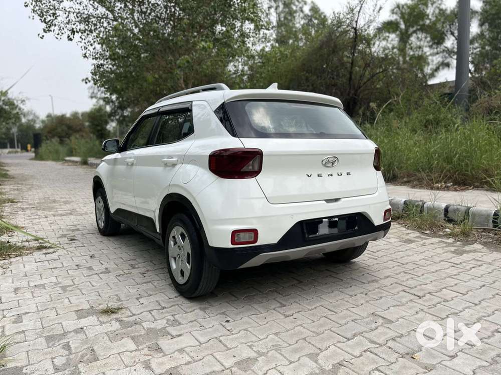 Hyundai Venue 1.2 S Plus, 2020, Petrol