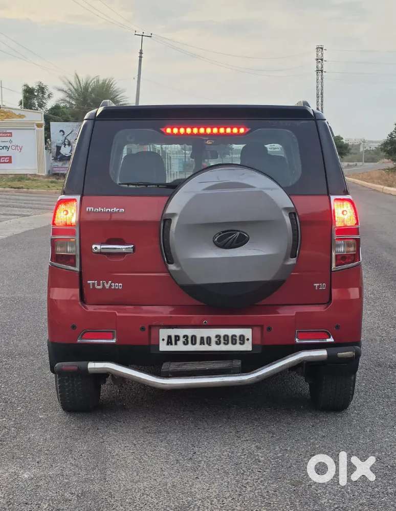 Mahindra Tuv 300 2018 Dual Tone