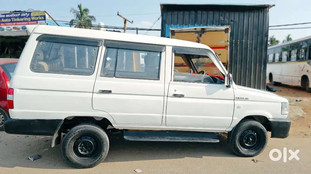 Toyota Qualis 2004 Diesel Well Maintained
