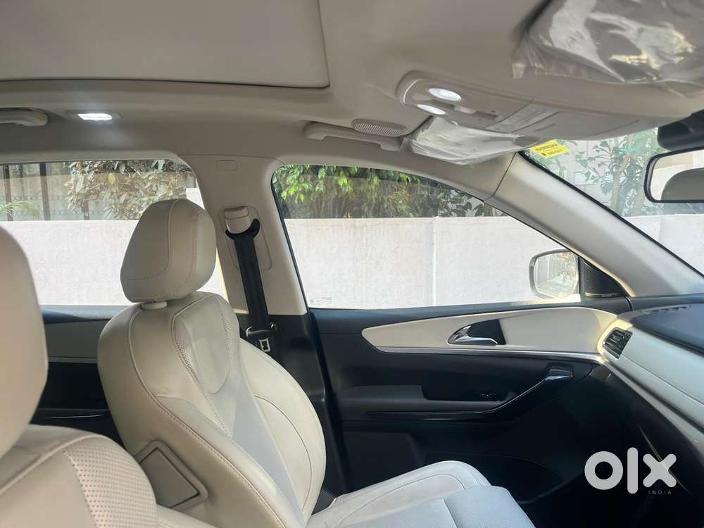 Mahindra Xuv700 2.2 Ax 7 Diesel Mt Str, 2025, Diesel