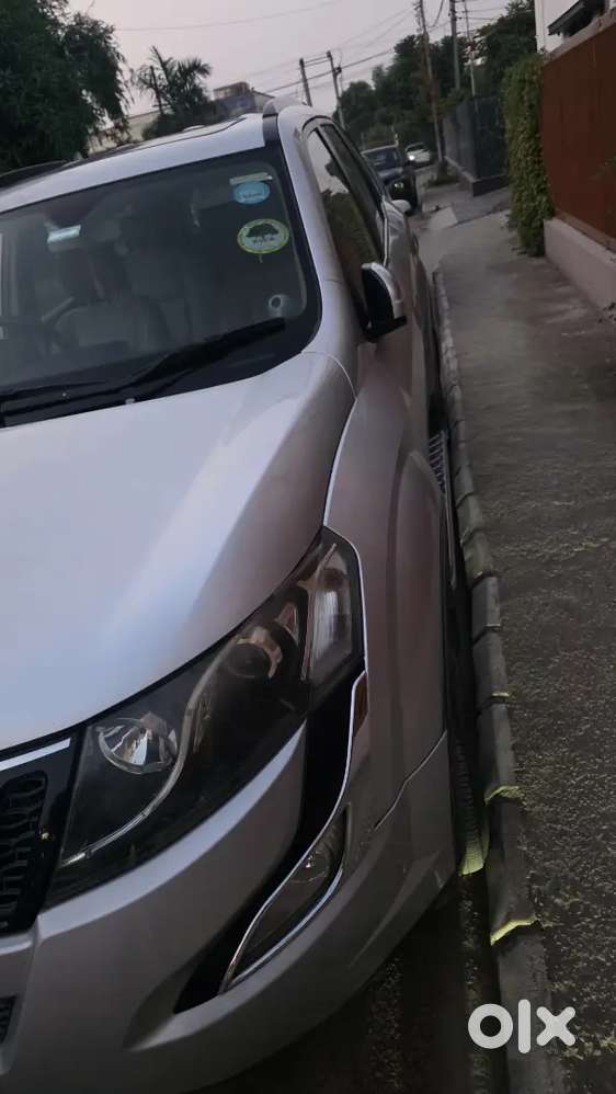 Mahindra Xuv500 W10 2015