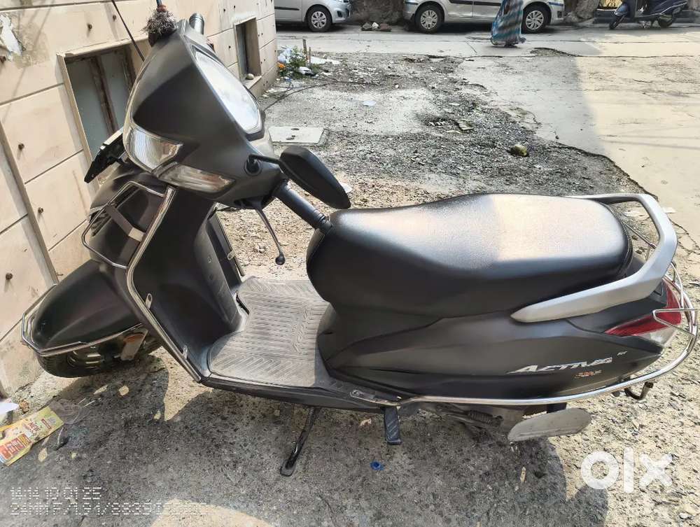 Activa 6g 110 cc grey colour 2nd owner fully maintained Scooters