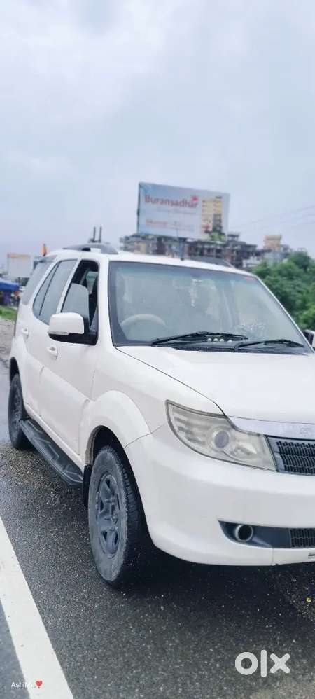 Tata Safari Storme 2015