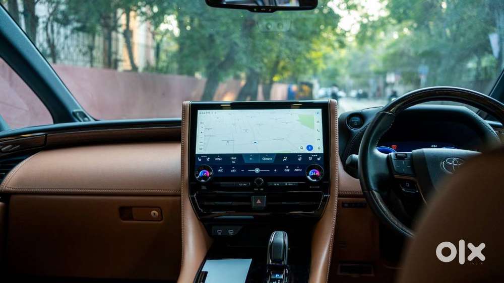 Toyota Vellfire Vip – Executive Lounge, 2024, Petrol