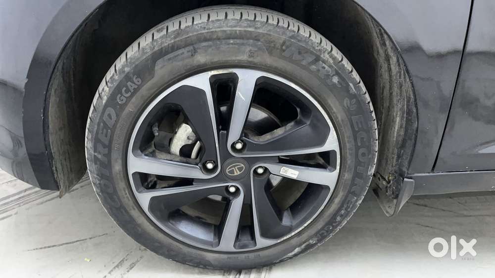Tata Altroz 1.2 Xza Plus Dark Edition Dct, 2023, Petrol