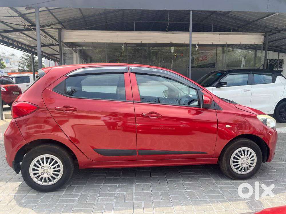 Tata Tiago, 2017, Petrol