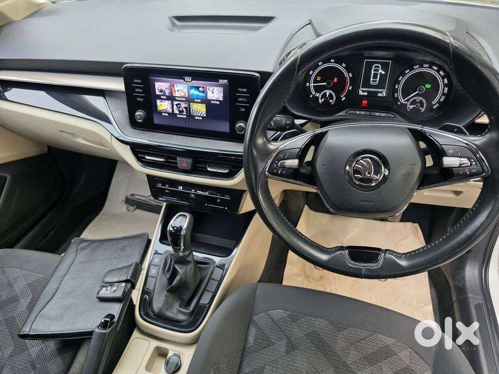 Skoda Slavia 1.0 Ambition Tsi At, 2023, Petrol
