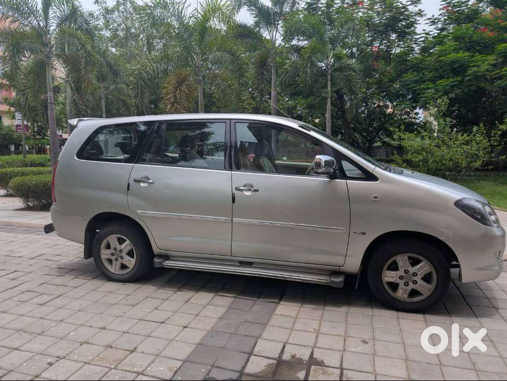 Well Maintained 7 Seater Innova (company Service), 2 Brand New Tyers