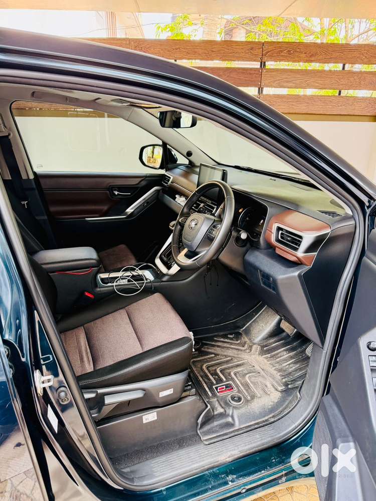 Toyota Innova Hycross