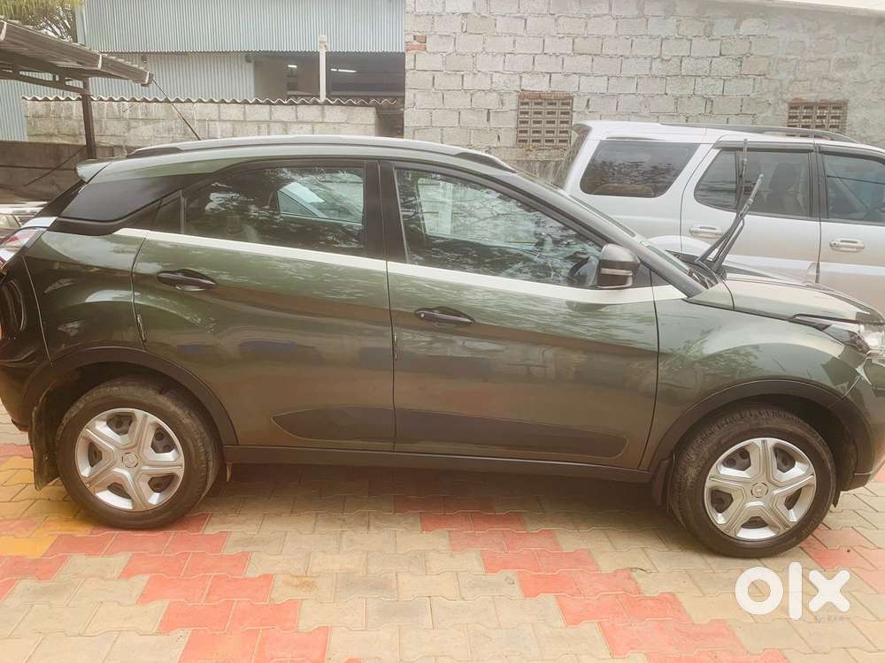 Tata Nexon, 2022, Petrol