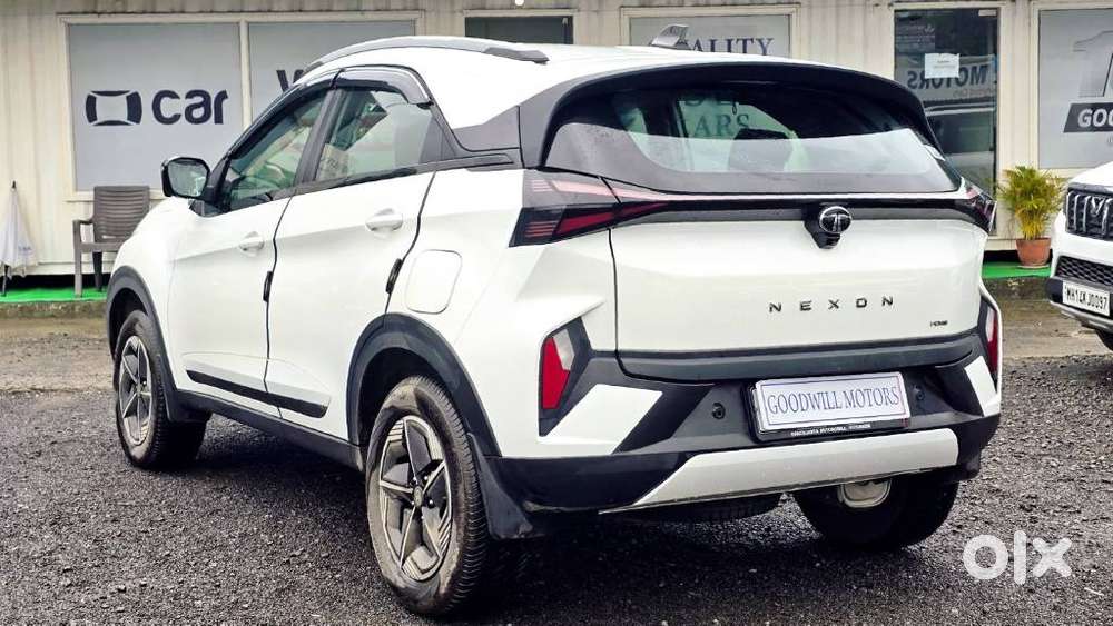 Tata Nexon Creative Plus 1.2 Revotron Petrol 6 Mt, 2025, Cng & Hybri..