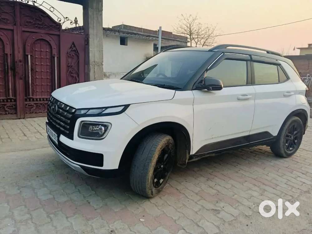 Hyundai Venue 2024 Diesel Well Maintained.