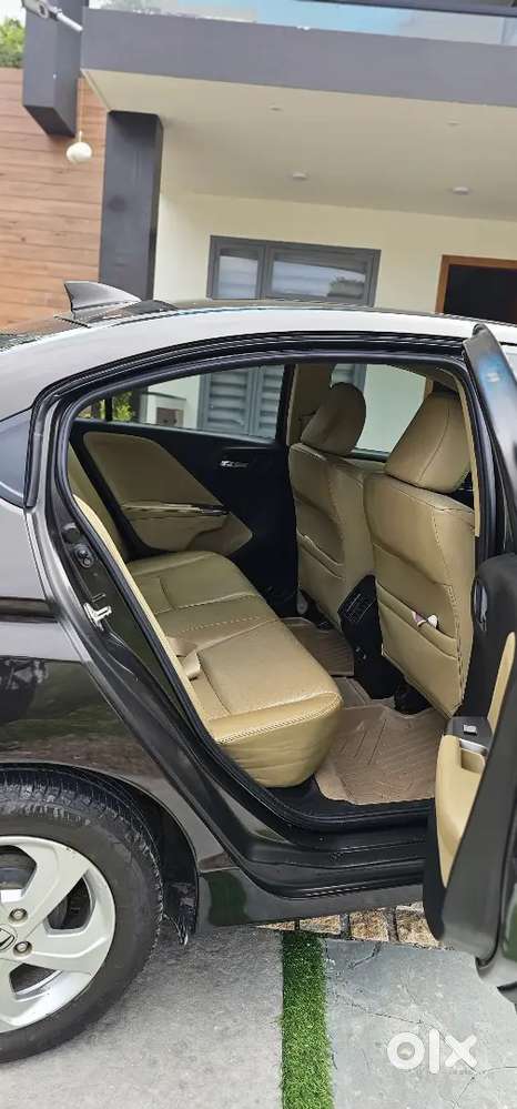Dr Used 10000 Km To 1lakhkm Showroom Service