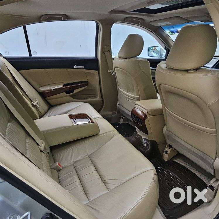 Honda Accord 2.4 Elegance Manual, 2011, Petrol