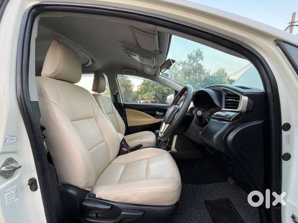 Toyota Innova Crysta 2.7v Mt, 2017, Petrol