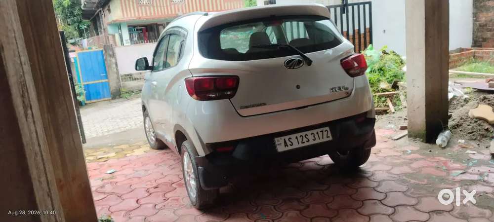 Single Handed Mahindra Kuv100 Nxt 2017