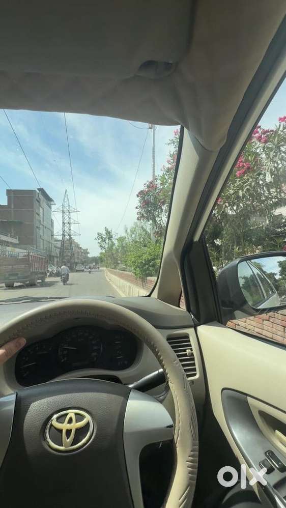 Toyota Innova 2012 Diesel 166000 Km Driven