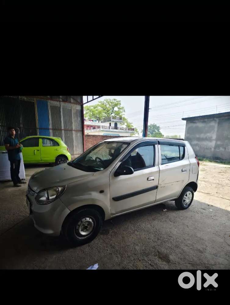 Singal Hand Use Car Koi Chalne Wale Nhi Hai Tab Bech Rhe Hai