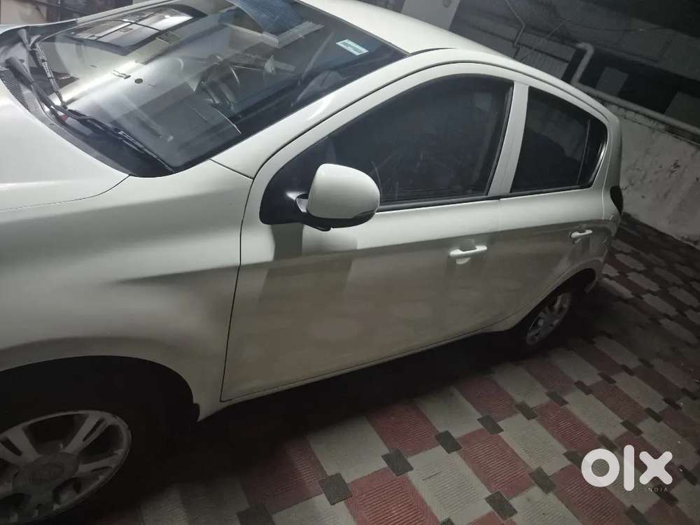 Hyundai I20 2012 Diesel 10440 Km Driven With Touchscreen