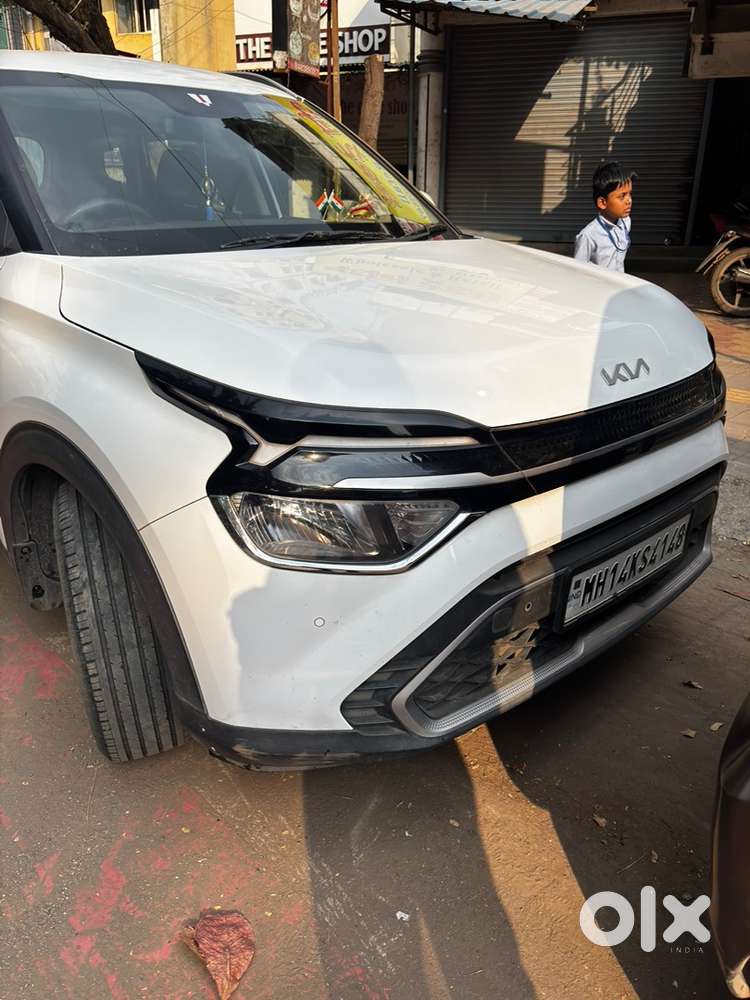 Less Driven Kia Carens With Service Pack And Extended Warenty