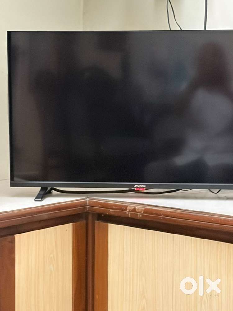 43&rdquo; LG smsart tv with remote and stand