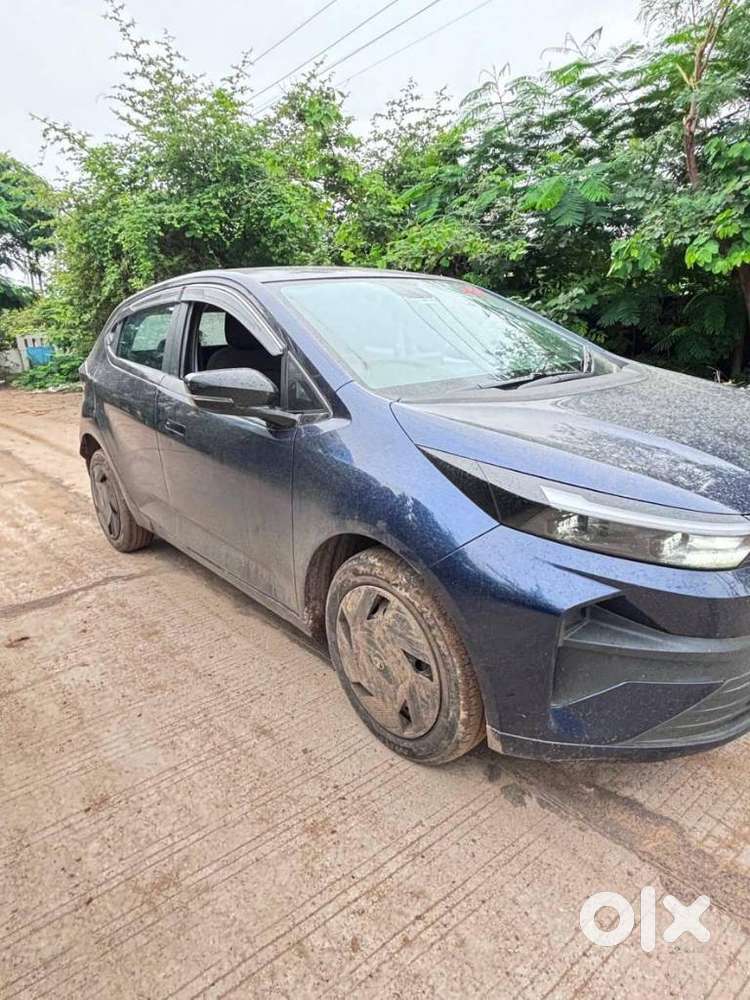Tata Altroz Xe Petrol, 2025, Petrol