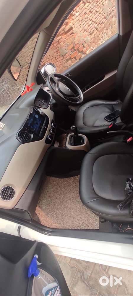 5 Seats ‘ Good Sound System With Display System