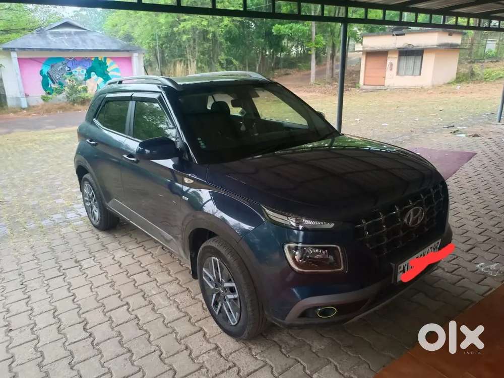 2022 May Automatic Hyundai Venue Dct Engine 76000 Km Driven 950000