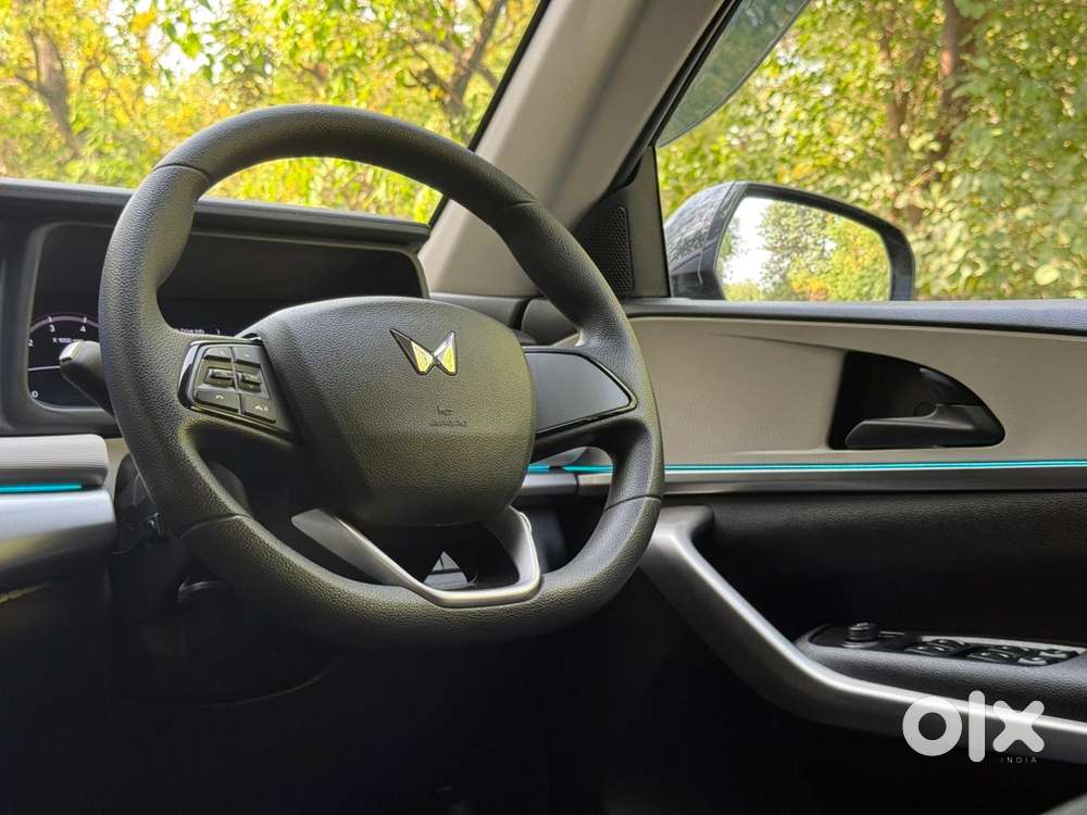 Mahindra Xuv700 Mx Petrol Mt 5 Str (e), 2024, Petrol