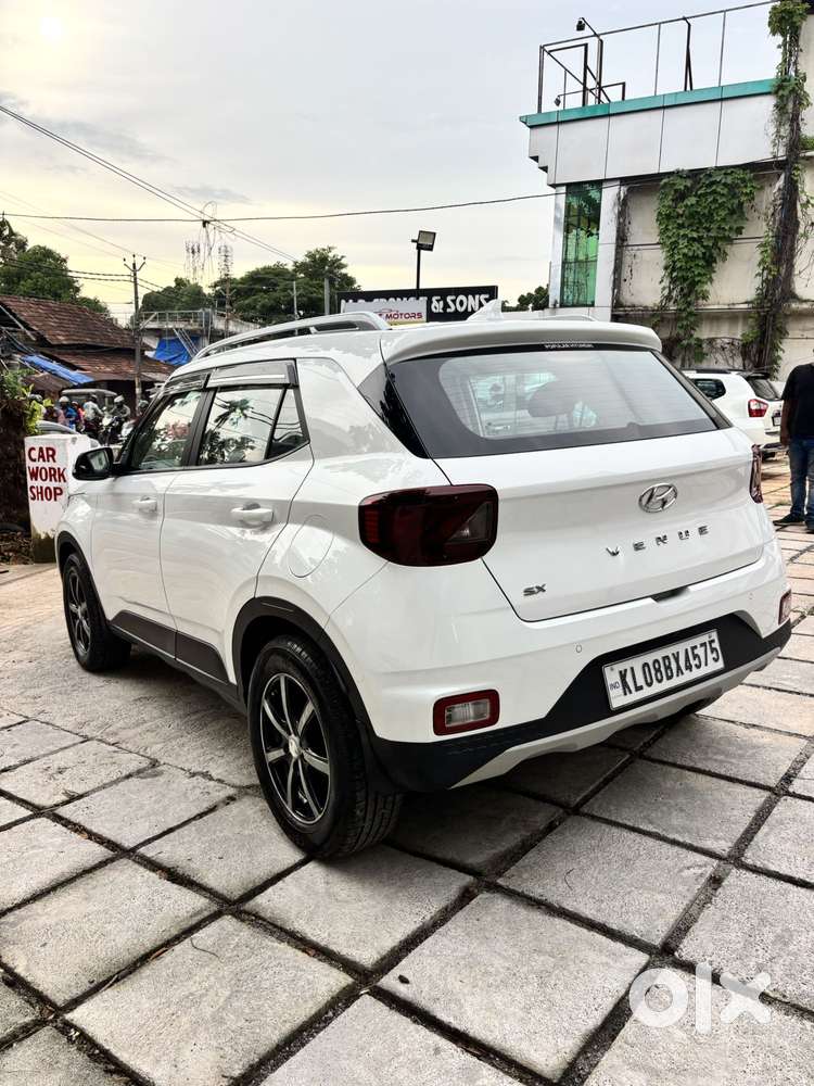 Hyundai Venue Sx (o) Mt 1.5 Diesel, 2021, Petrol