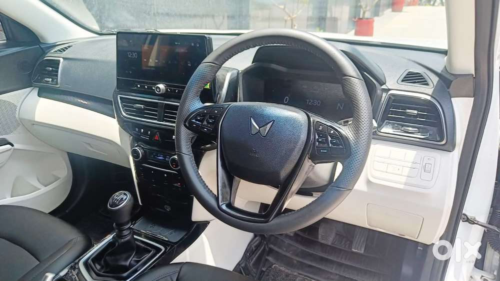 Mahindra Xuv 3xo Ax5 Pm Mt, 2024, Petrol