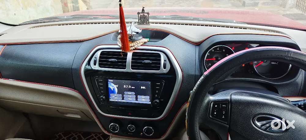 Mahindra Tuv 300 2018