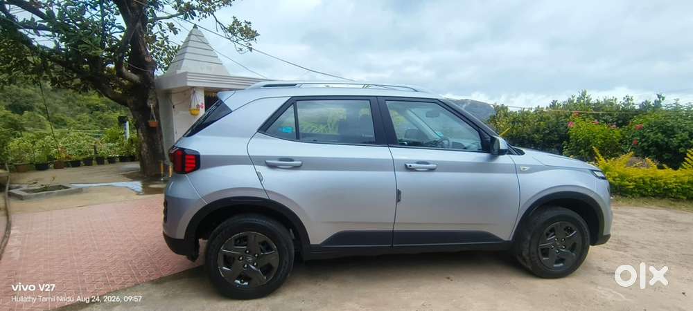 Hyundai Venue 2024 Petrol Well Maintained
