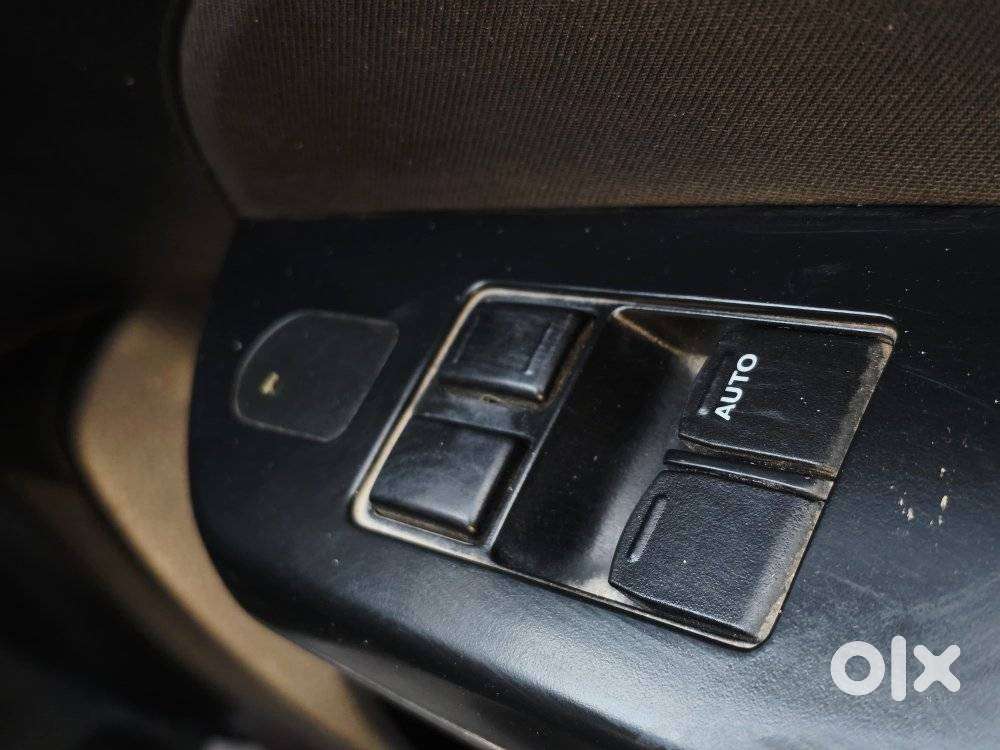 Maruti Suzuki Swift Lxi Optional-o, 2016, Petrol