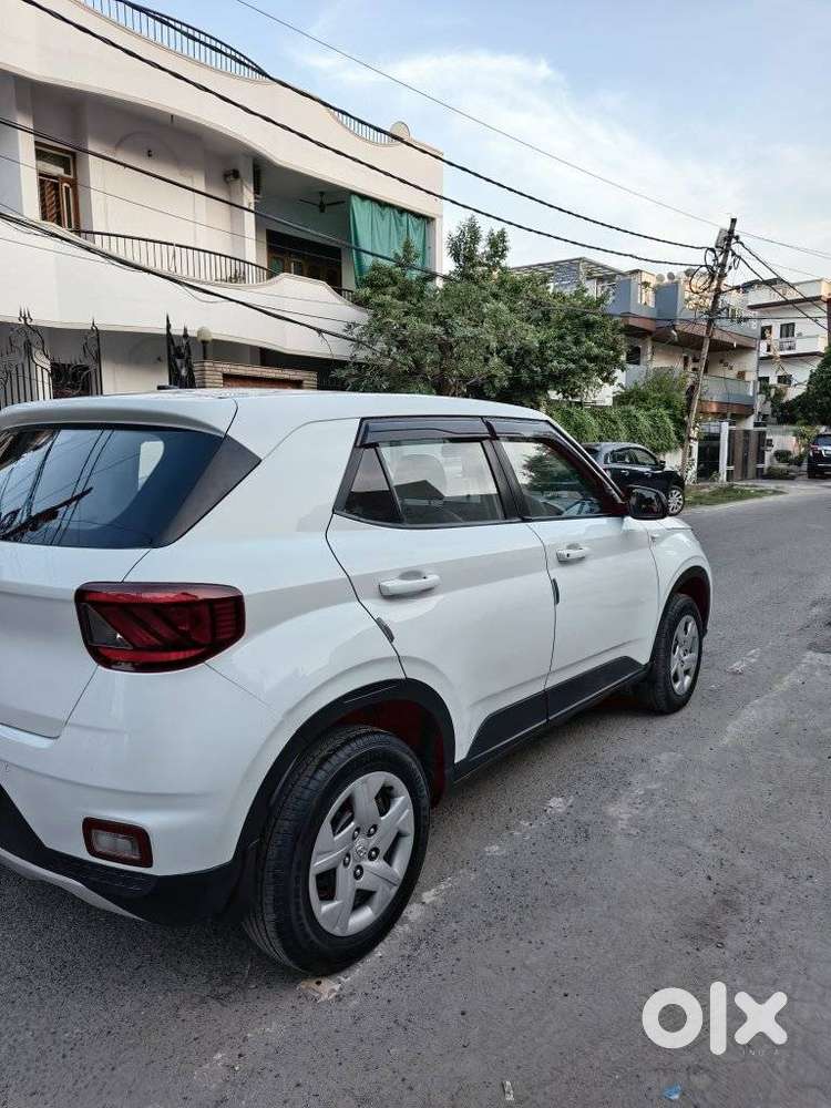Hyundai Venue E, 2021, Petrol