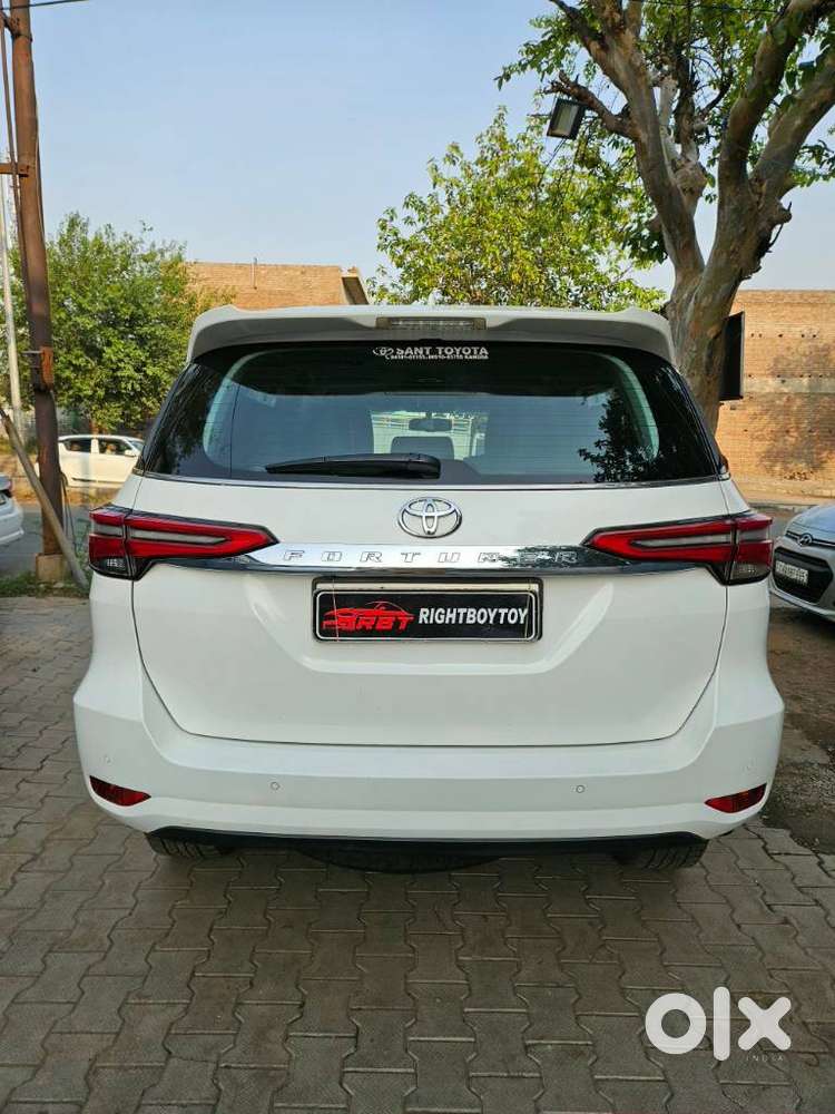 Toyota Fortuner [2021-ongoing] 2.8 2wd Diesel At, 2023, Diesel