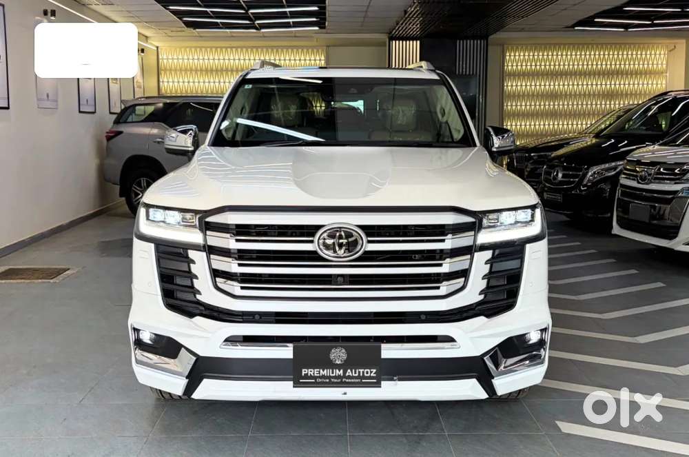 Toyota Land Cruiser V8 Petrol, 2026, Petrol