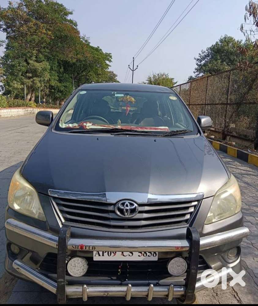 Toyota Innova 2.5 G (diesel) 8 Seater, 2013, Diesel