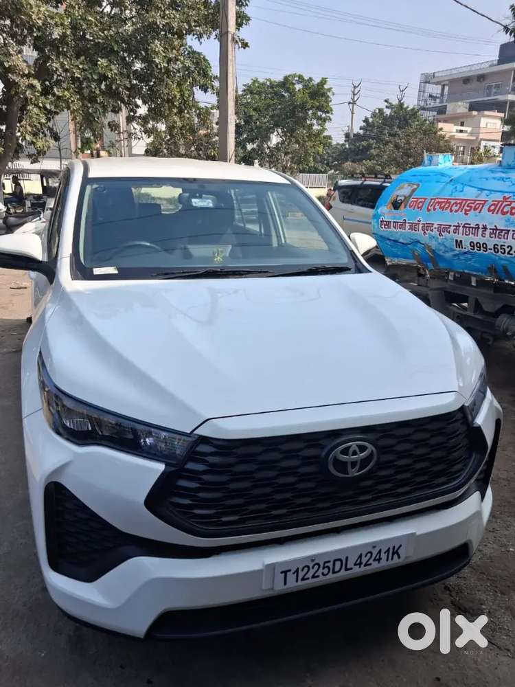 Toyota Innova Hycross 2025