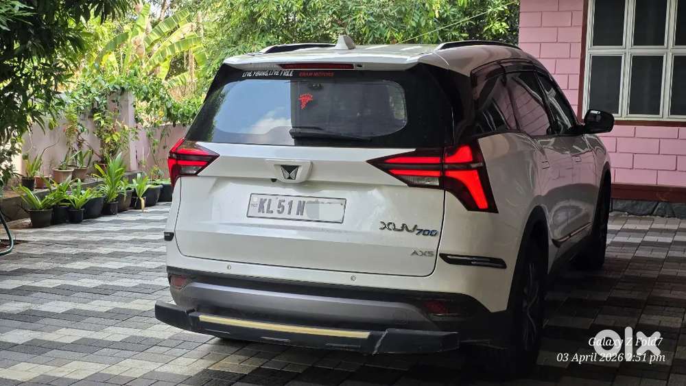 Mahindra Xuv700 Ax5 Diesel Manual Everest White Ceramic Coated
