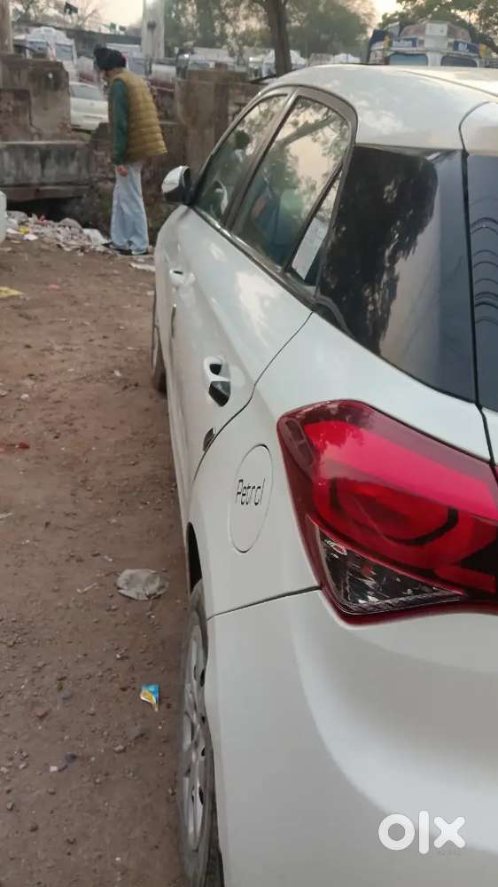 Hyundai I20 2018 Petrol 98000 Km Driven