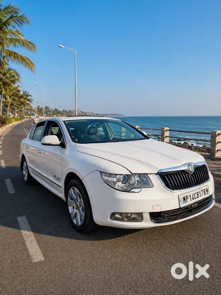 16 Feet Skoda Superb 7 Speed Gearbox Sunroof  Elegance 1.8 Tsi  1800cc