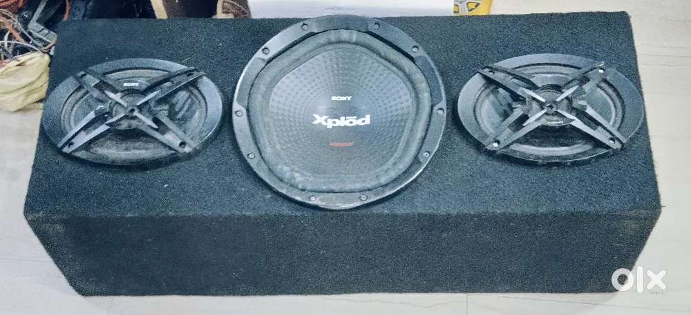 Amp woofer sony xplod with speakers and box and circuits
