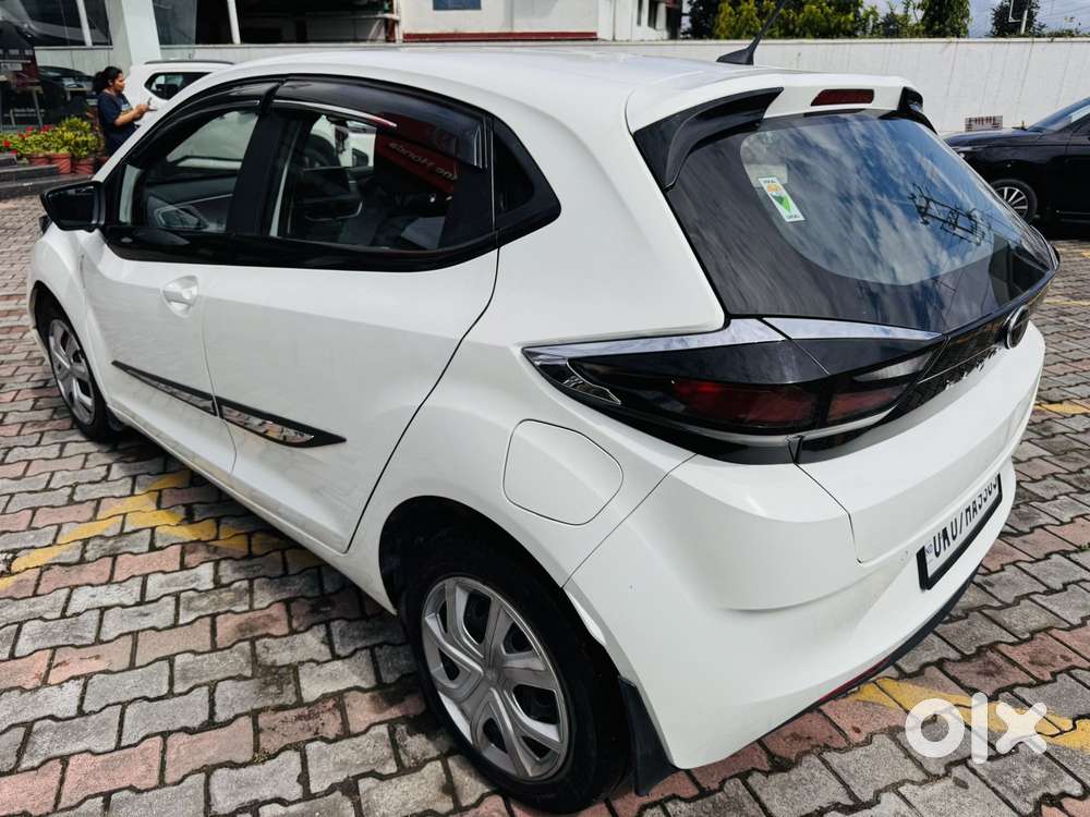 Tata Altroz 1.2 Xm Plus, 2025, Petrol