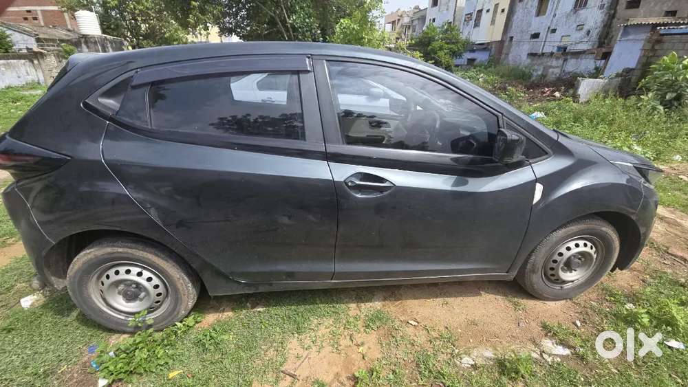 Tata Altroz Xe Petrol 2021