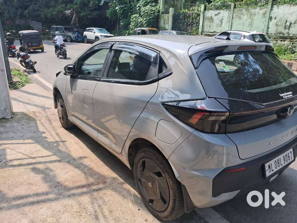 Tata Altroz Pure S Amt 2025